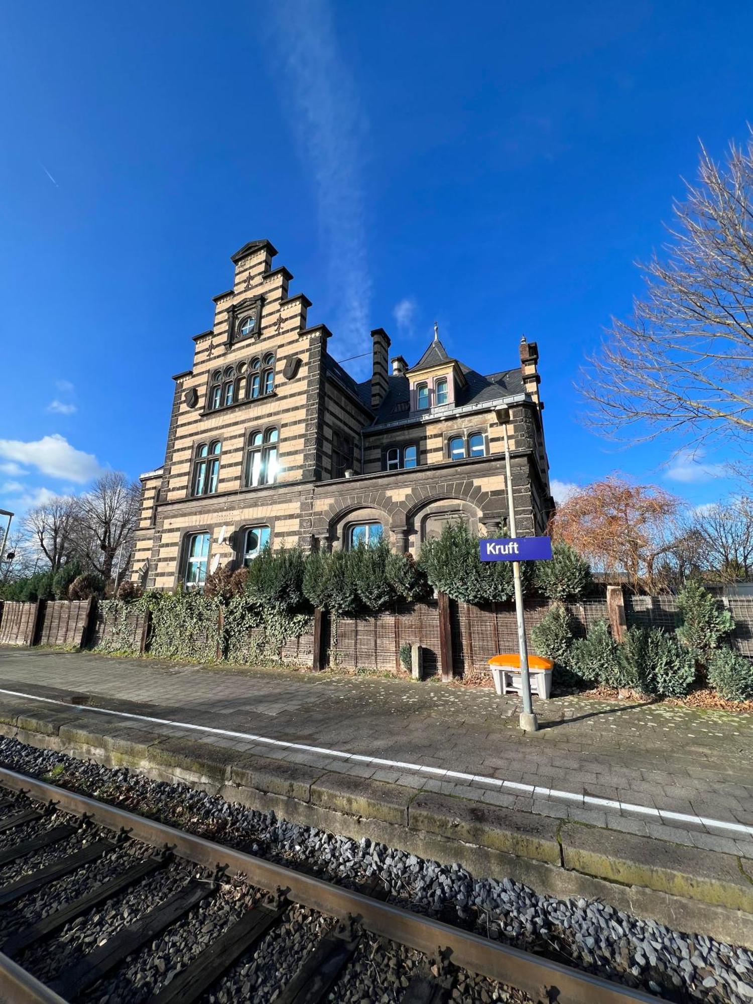 Bahnhofsromantik Trifft Luxus - Alter Bahnhof Von Kruft Luaran gambar